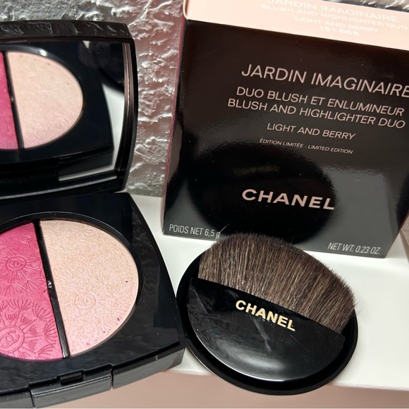 CHANEL Blush Duo - Deep Pink and Soft Rose - Picture 2 of 5
